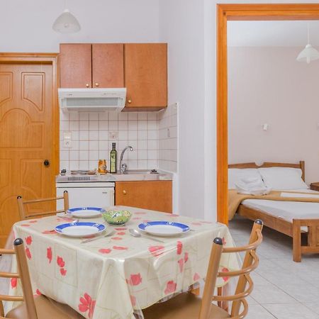 Arsinoi Studios And Apartments Каламаки Екстериор снимка
