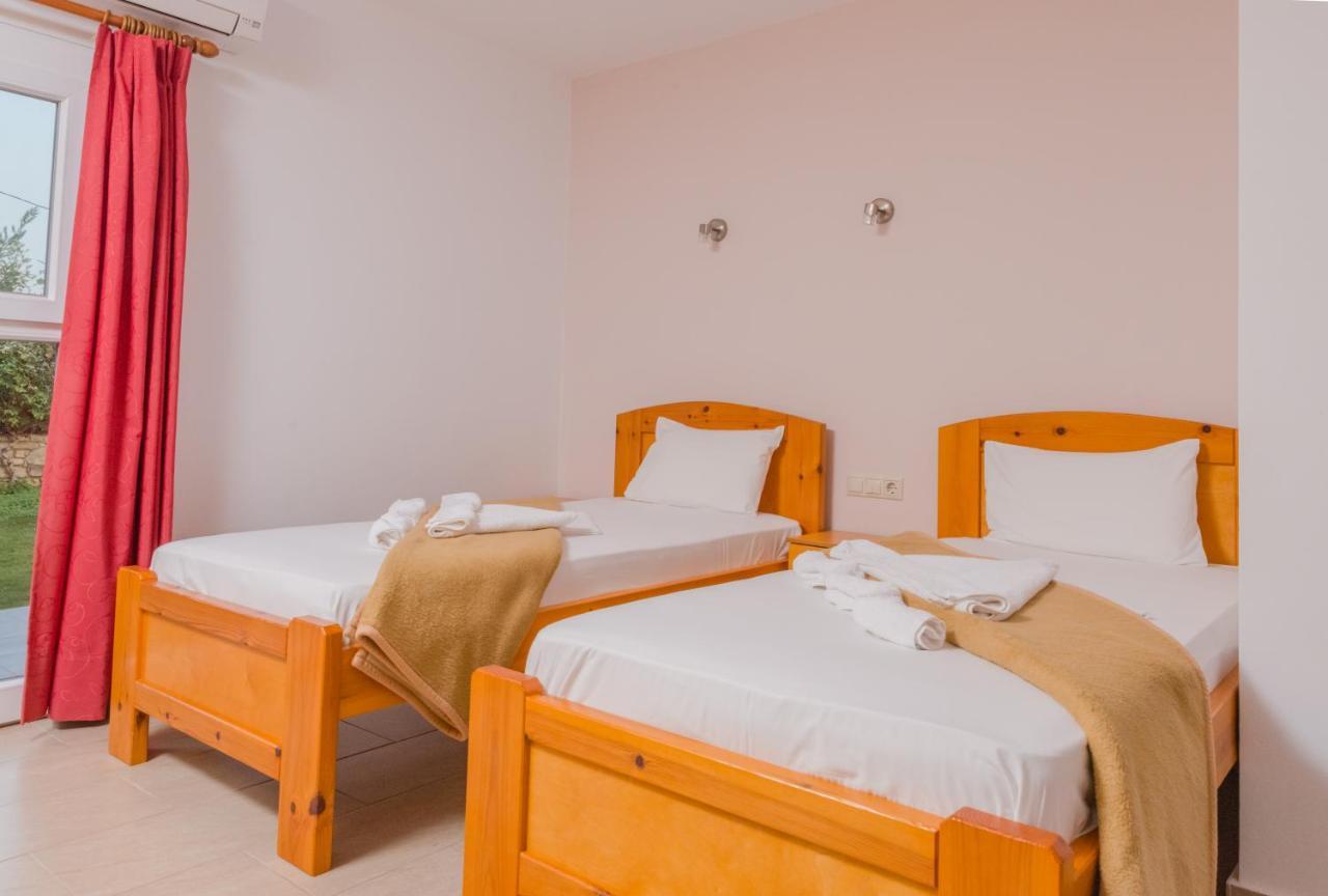 Arsinoi Studios And Apartments Каламаки Екстериор снимка