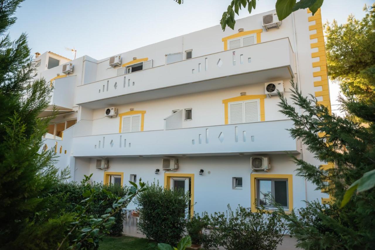Arsinoi Studios And Apartments Каламаки Екстериор снимка
